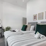 77 Craddock - Flat 1